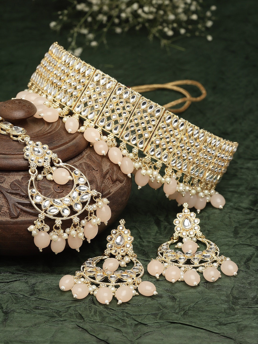 

ZENEME Gold-Plated White & Peach-Coloured Kundan-Studded & Pearl Beaded Meenakari Jewellery Set