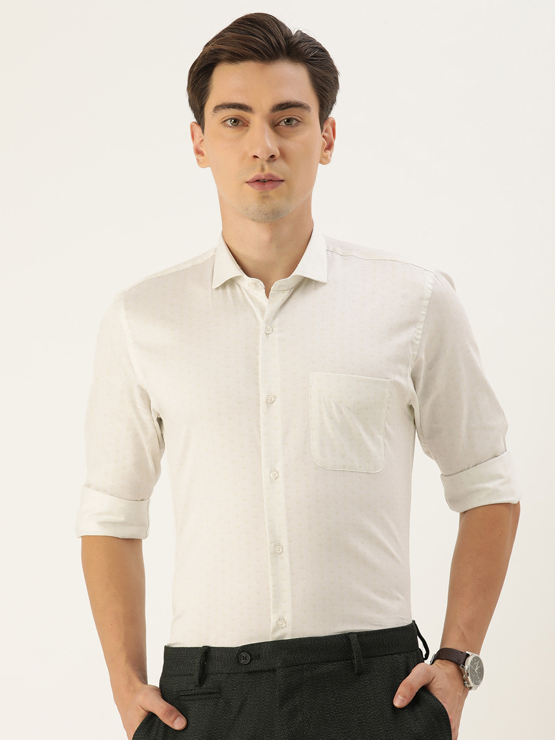 

Peter England Men White Floral Printed Slim Fit Pure Cotton Casual Shirt