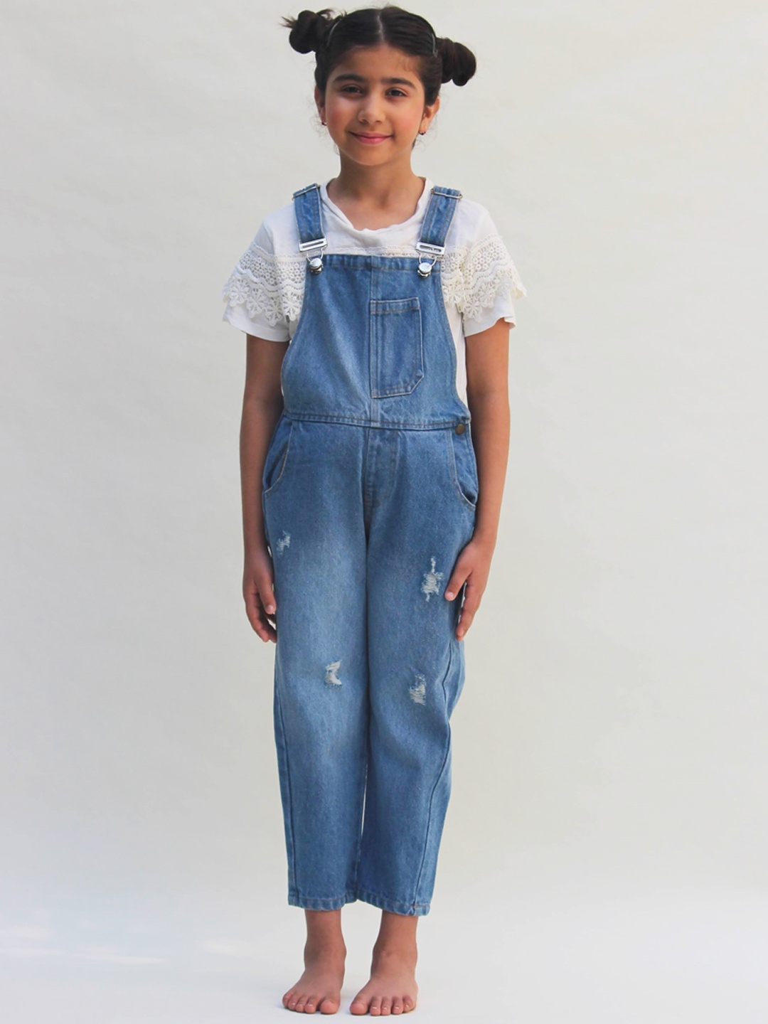 

Jungleebilli Girls Blue Blue Solid Tapered-Fit Denim Dungarees