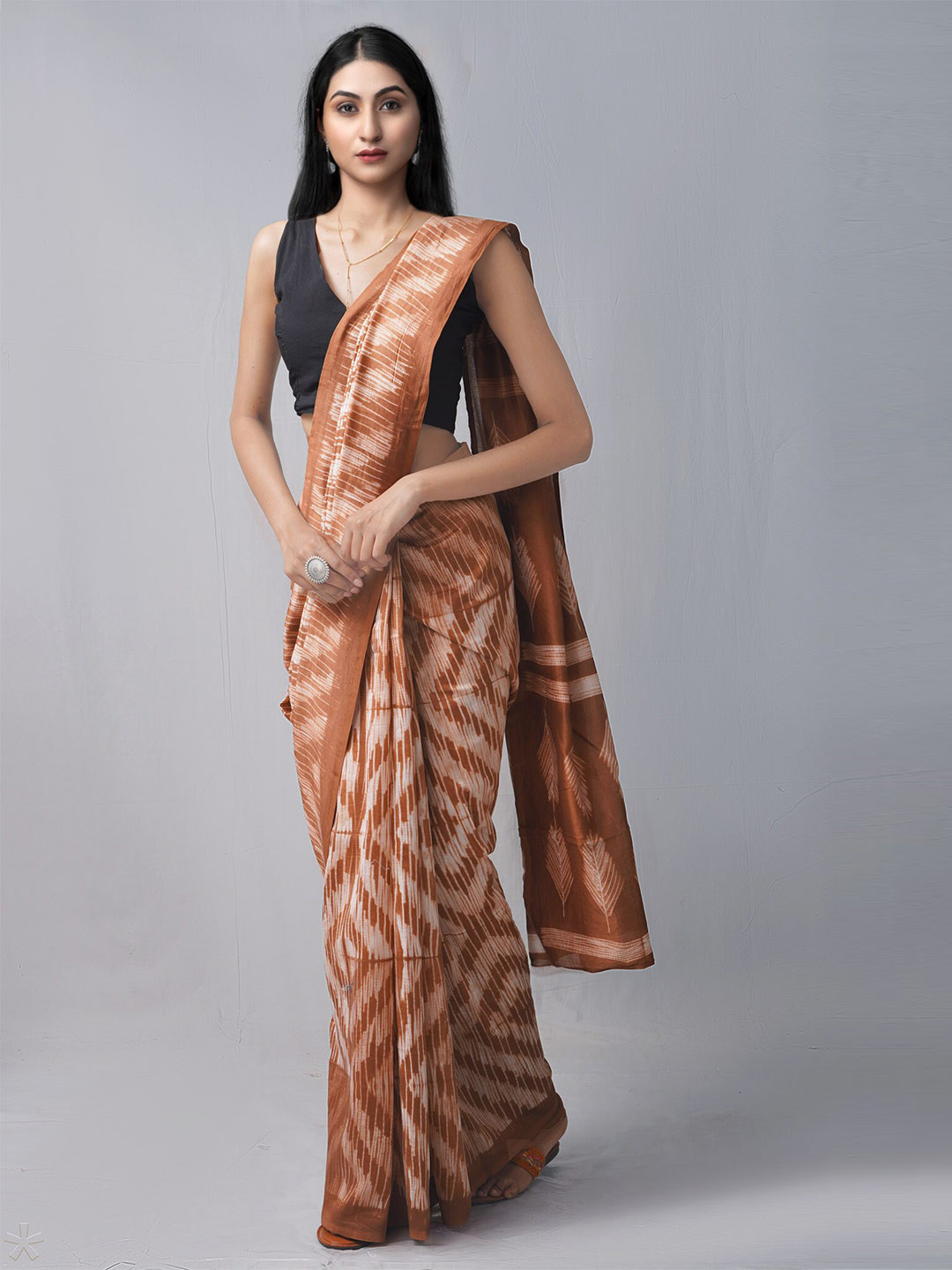

Unnati Silks Brown & White Leheriya Silk Cotton Chanderi Saree