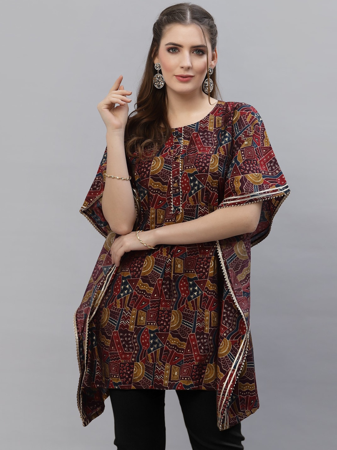 

TANKHI Women Maroon Embroidered Kaftan Kurta