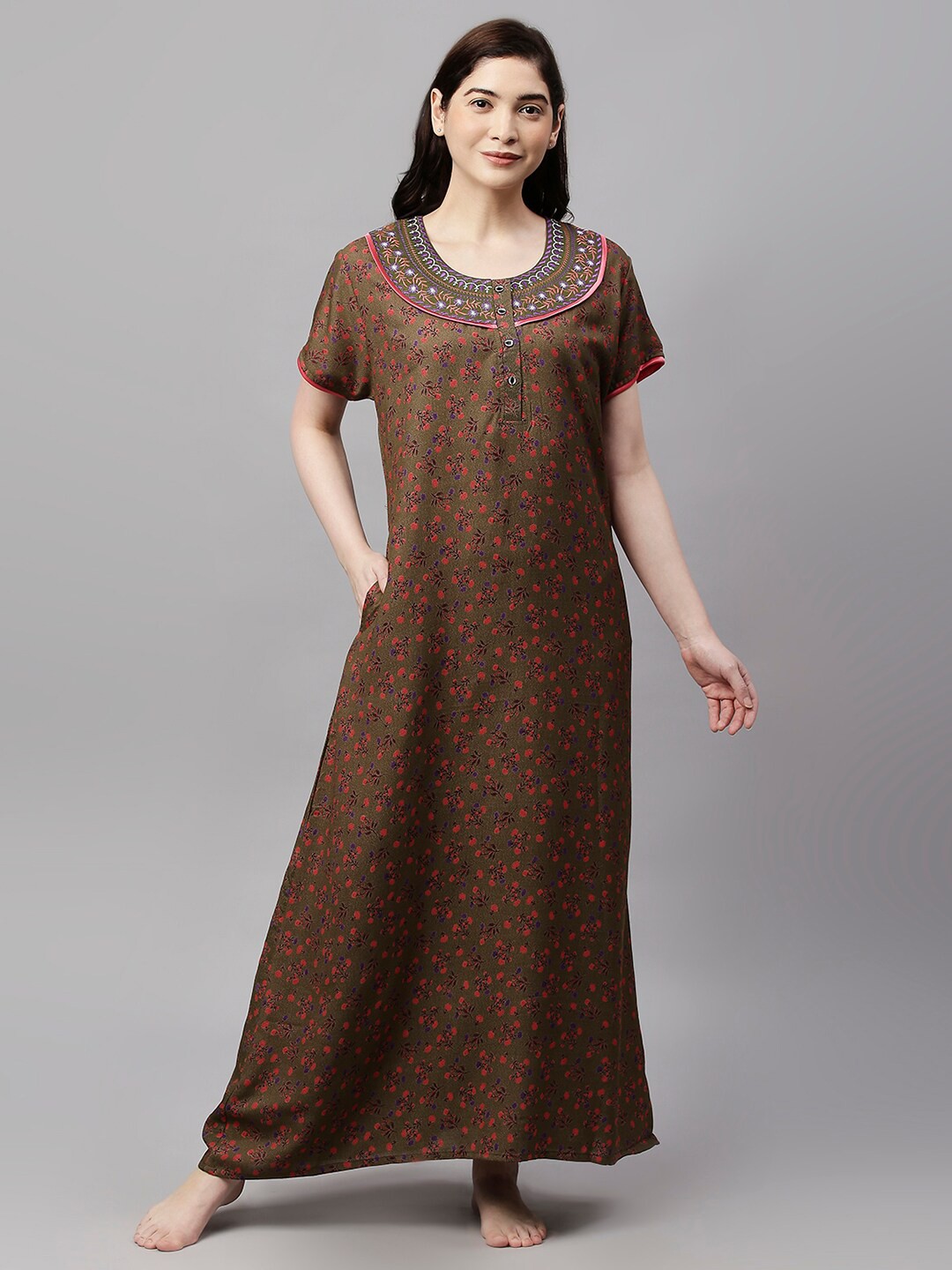 

Pretty Awesome Green Printed Maxi Nightdress
