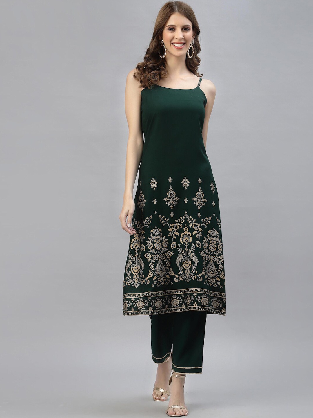 

Stylum Women Green Ethnic motif Embroidered Kurta with Trousers