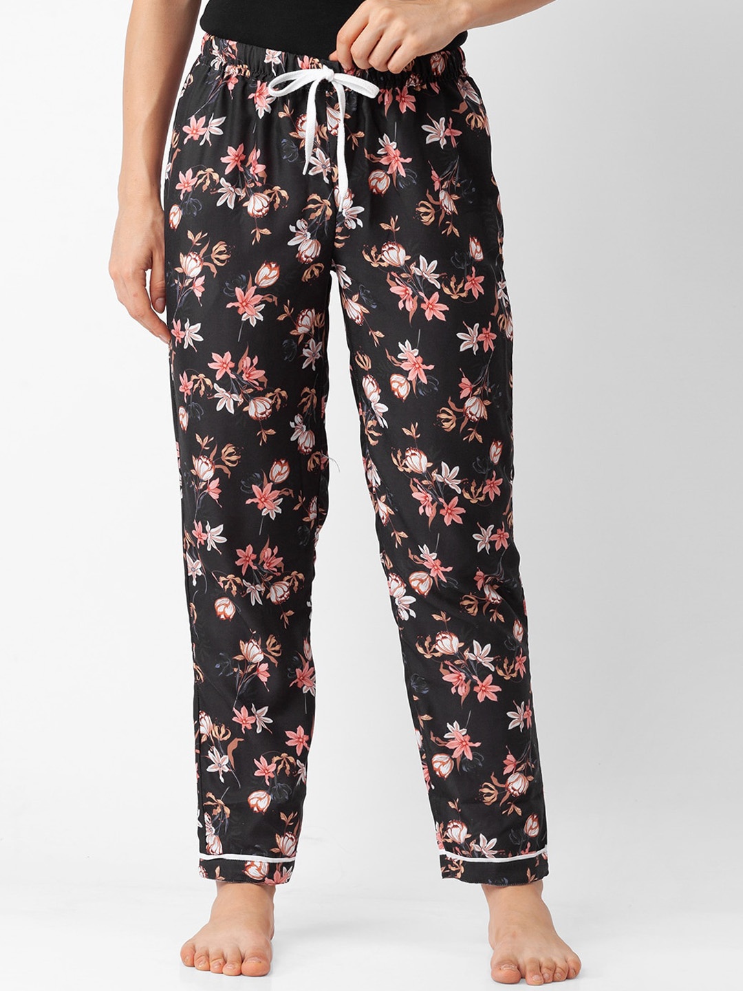 

FashionRack Women Black Floral Printed Lounge Pants