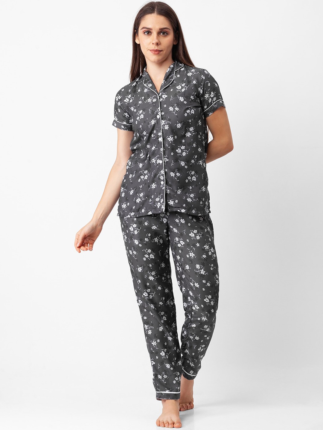 

FashionRack Women Grey & White Printed Night suit