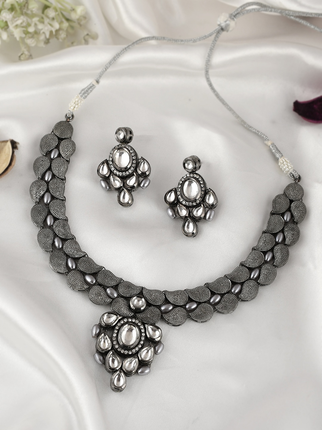 

AQUASTREET JEWELS Women Black & Rhodium-Plated Oxidised Kundan Jewellery Set