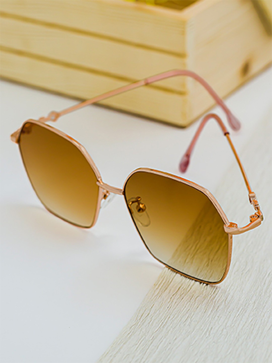 

Bellofox Women Brown Lens & Gold-Toned Wayfarer Sunglasses