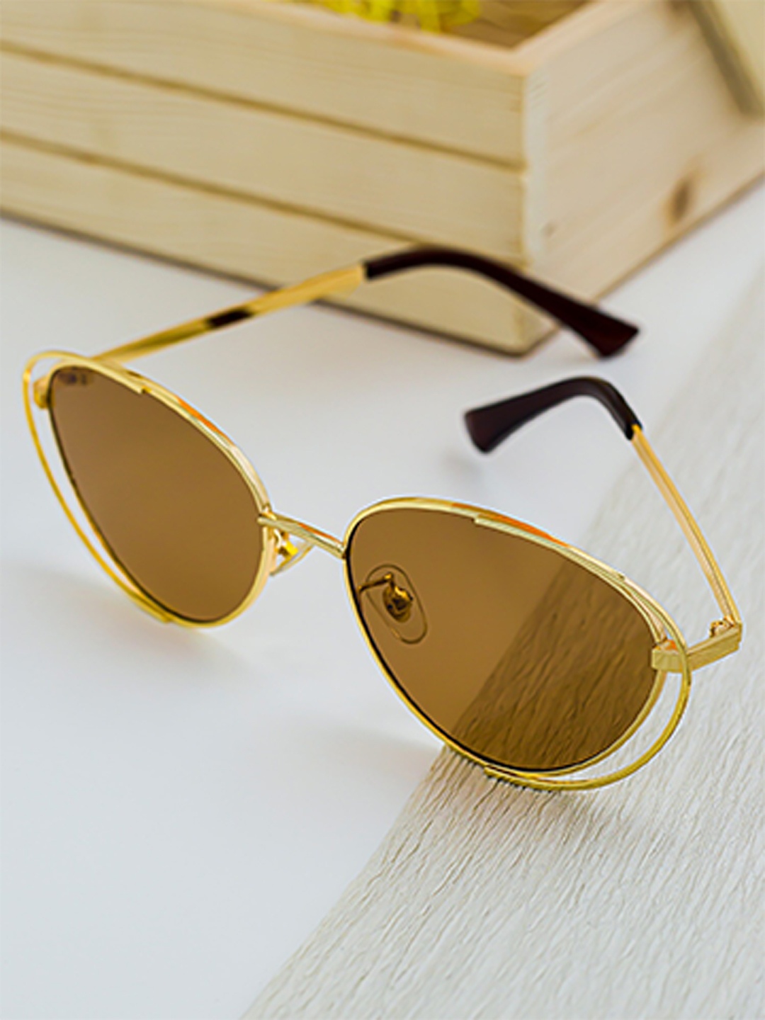 

Bellofox Women Brown Lens & Gold-Toned Oval Sunglasses