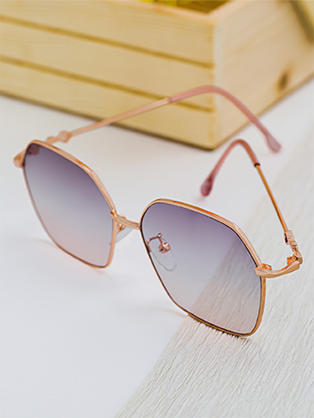 

Bellofox Women Pink Lens & Gold-Toned Wayfarer Sunglasses