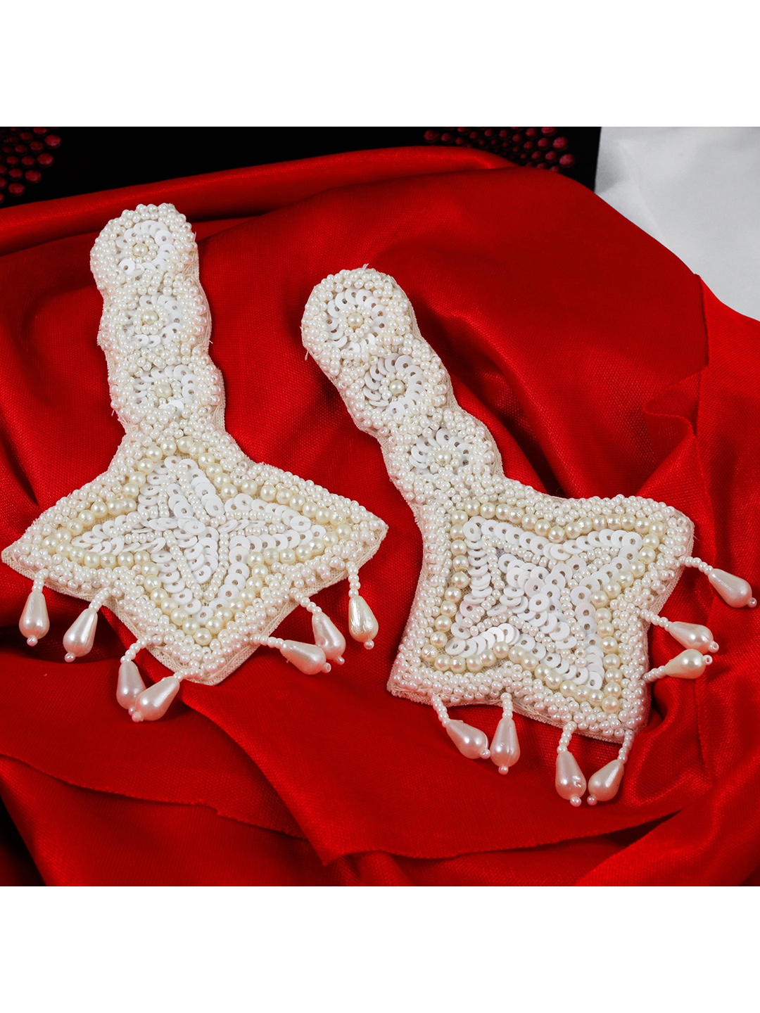 

Fashion Frill White Contemporary Drop Earrings