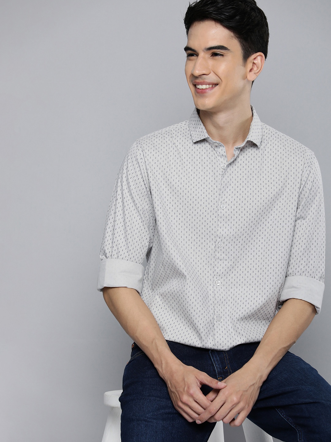 

Mast & Harbour Men Grey Printed Pure Cotton Casual Shirt