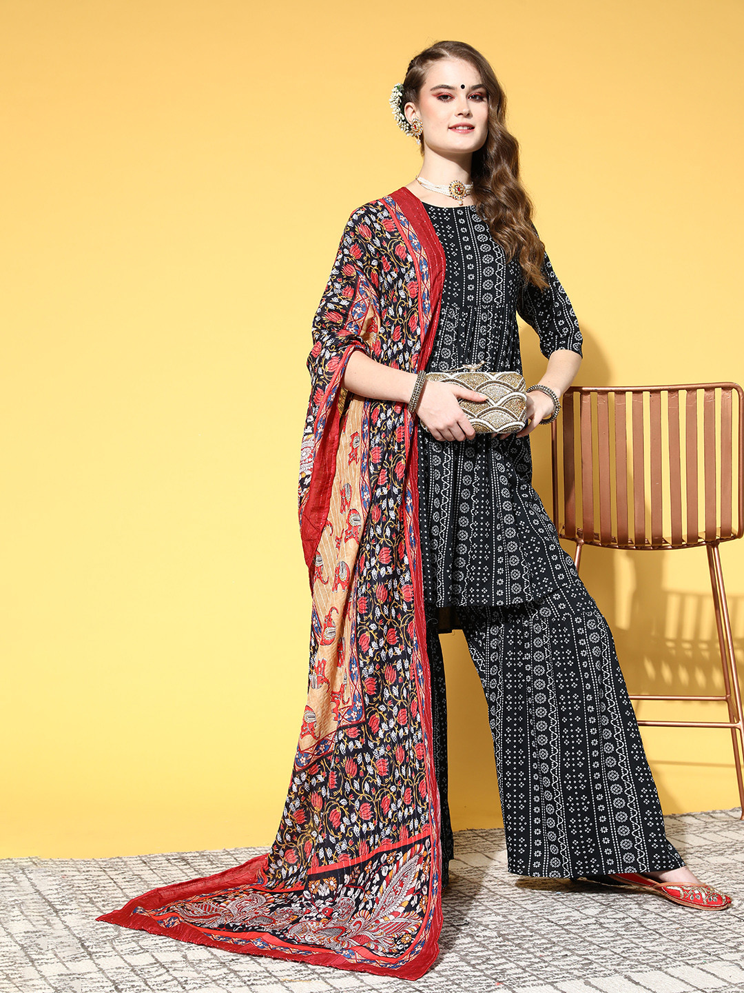 

InWeave Women Bandhani Viscose Rayon Print Parade Kurta Set, Black