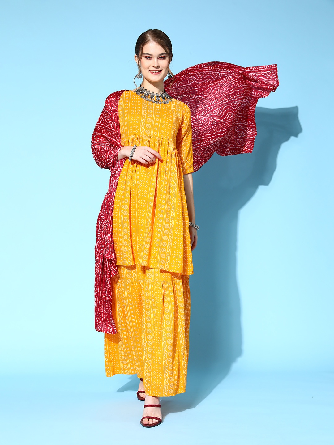 

InWeave Women Ethnic Motifs Viscose Rayon Print Parade Kurta Set, Yellow