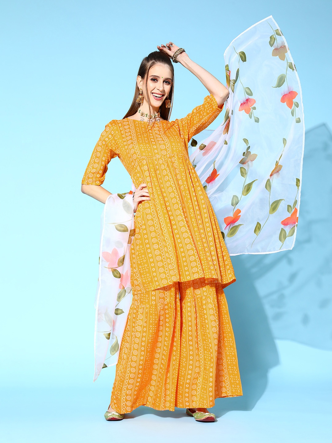 

InWeave Women Ethnic Motifs Viscose Rayon Print Parade Kurta Set, Yellow