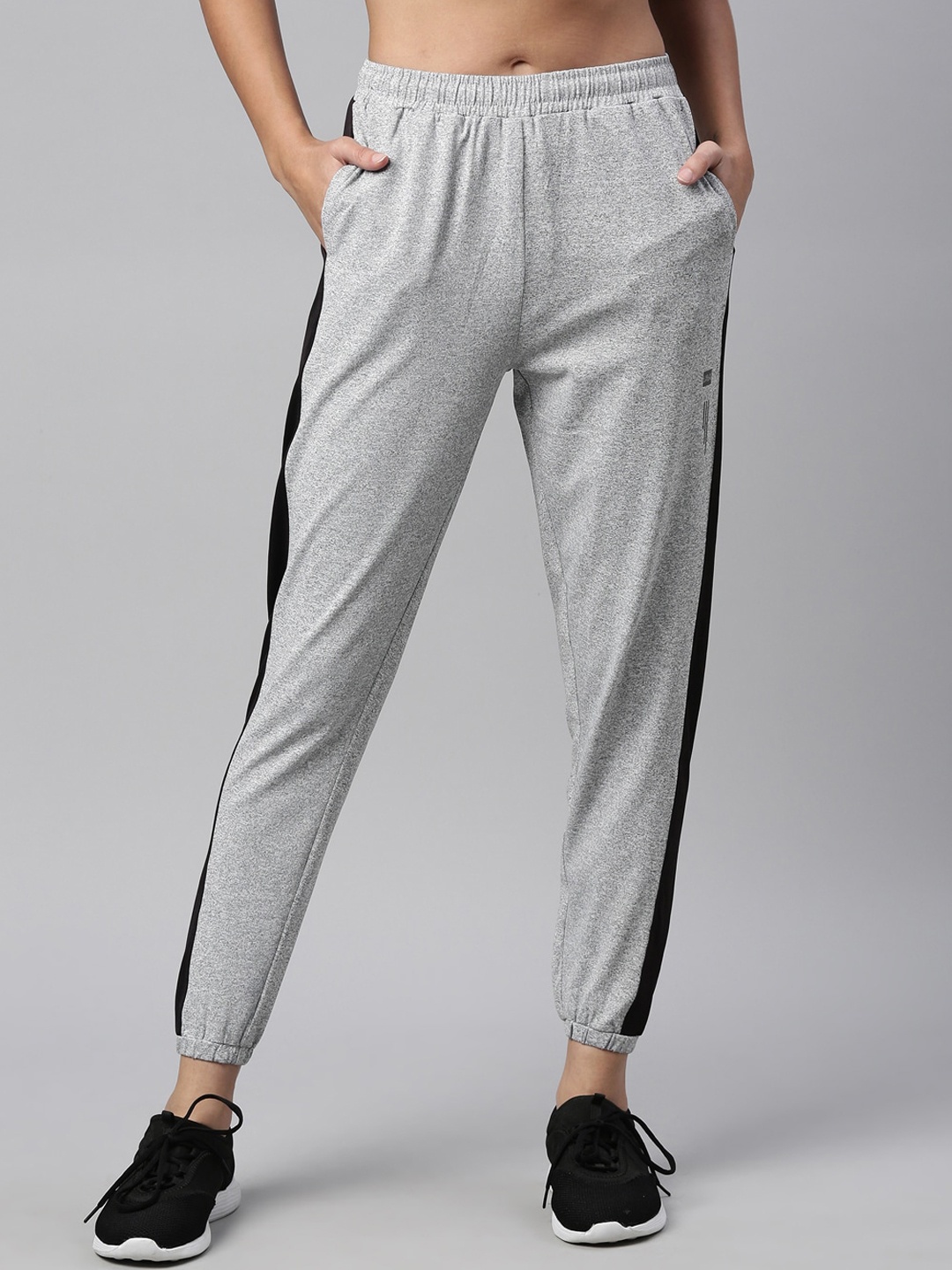 

LAYA Women Grey Solid Slim-Fit Joggers