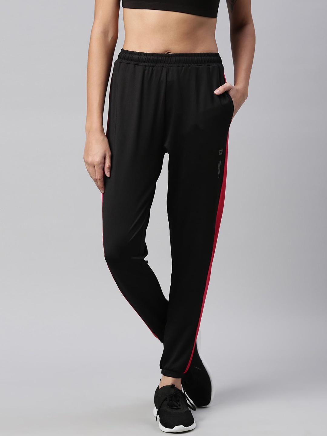 

LAYA Women Black Solid Slim-Fit Joggers