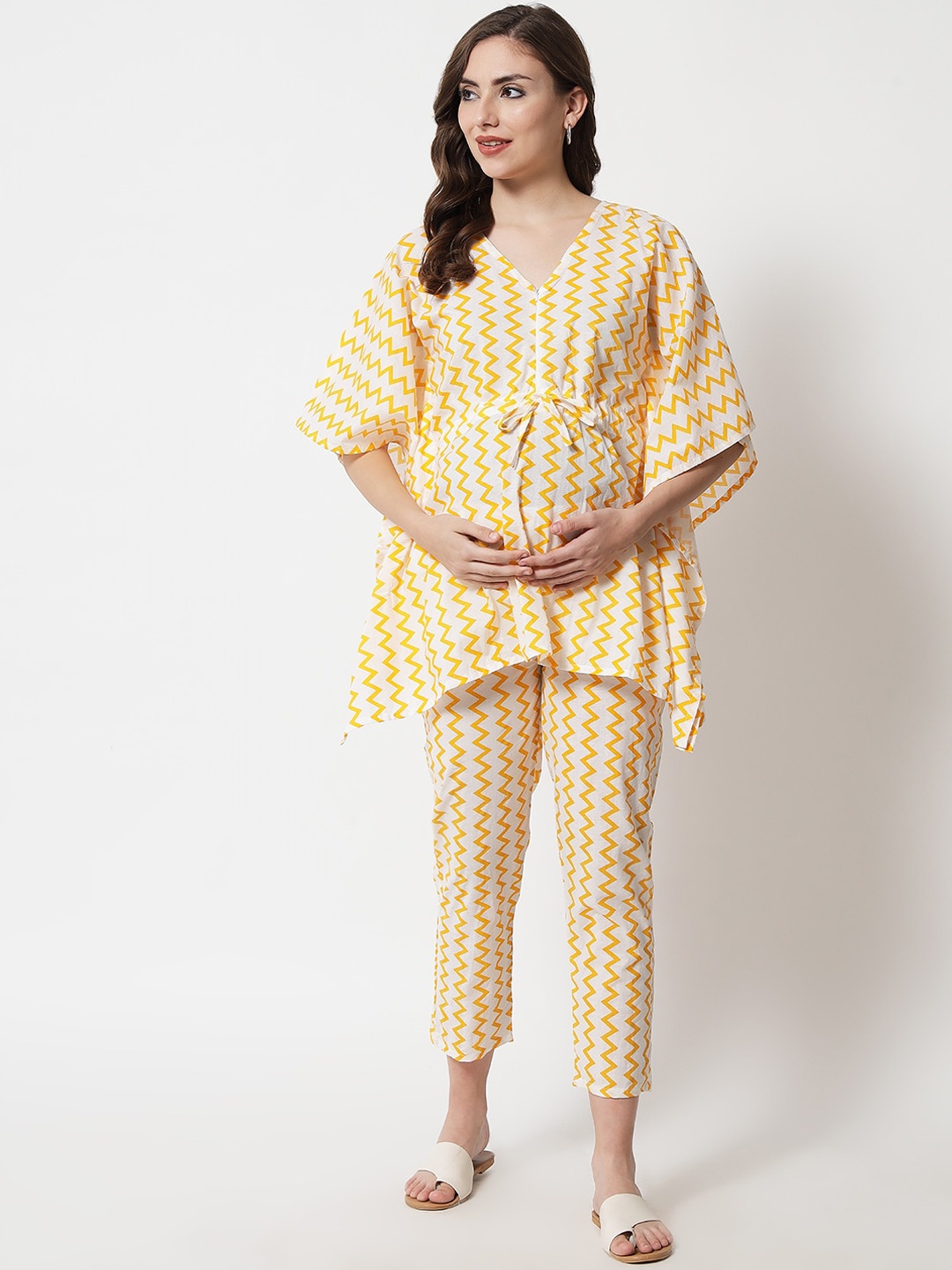 

Aujjessa Women White & Cream-Coloured Printed Night suit