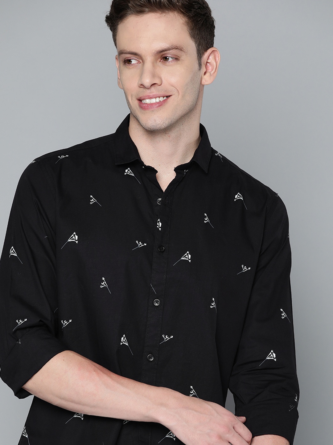 

Mast & Harbour Men Black & White Pure Cotton Floral Print Casual Shirt