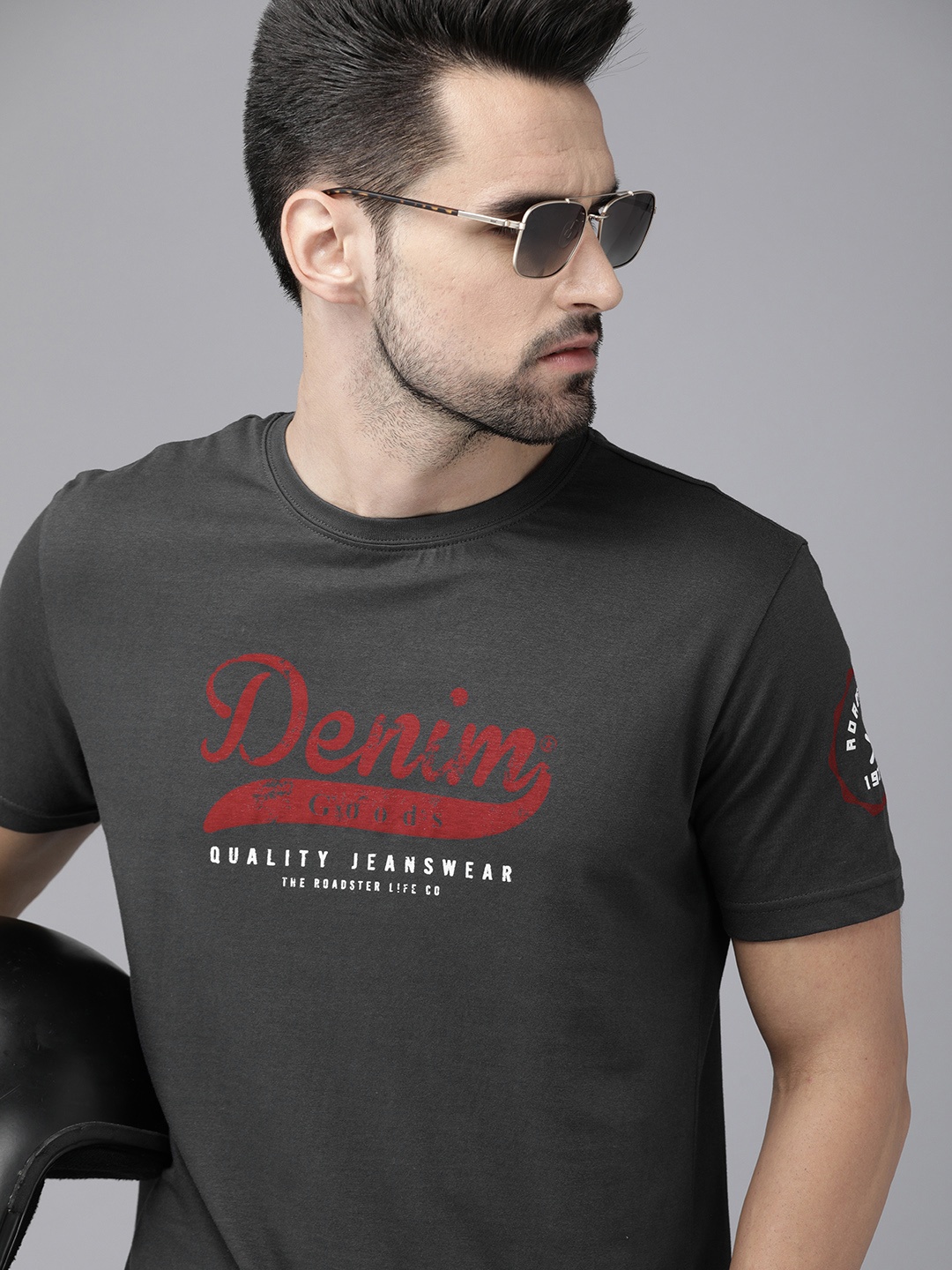 

Roadster Men Charcoal Grey Printed Pure Cotton T-shirt