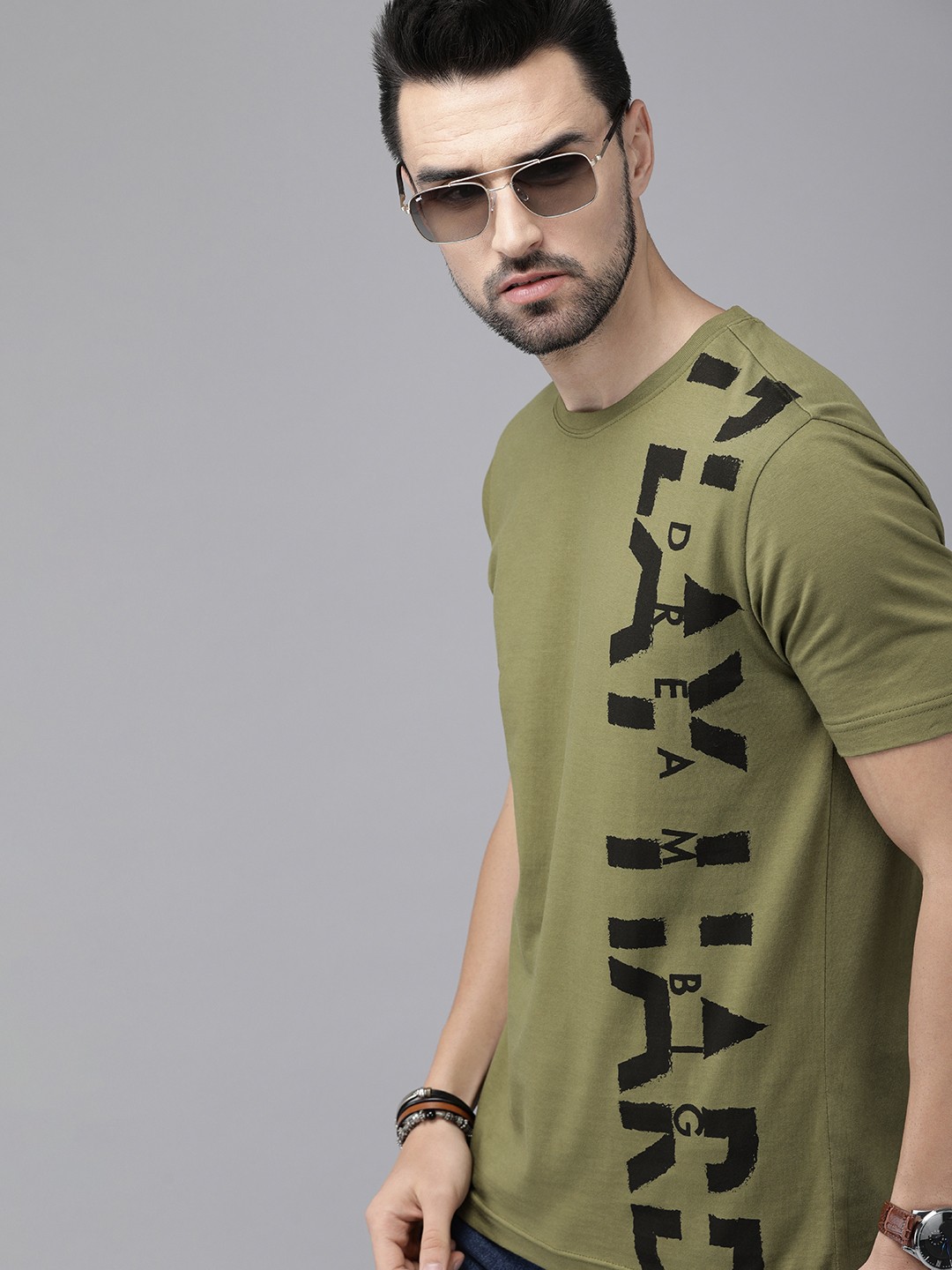 

Roadster Men Olive Green & Black Typography Printed Cotton T-shirt