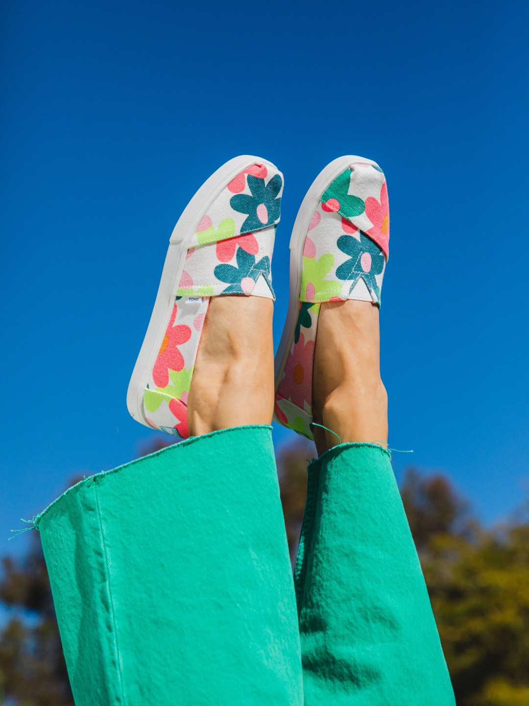 

TOMS Women Beige Retro Floral Print Alpargata