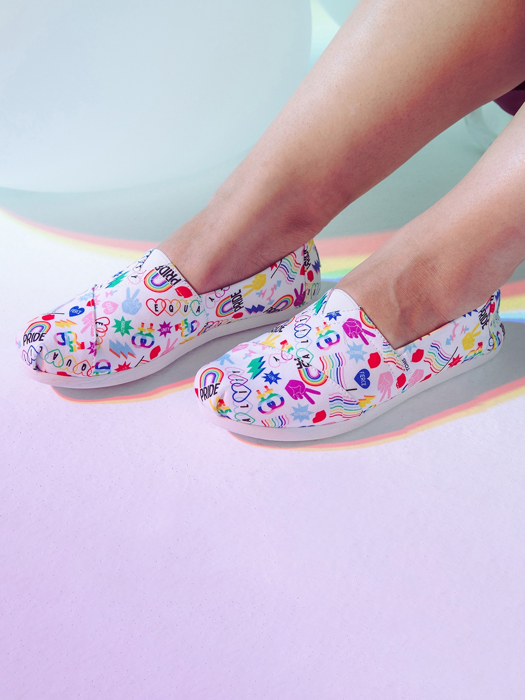 

TOMS Women White Printed Sneakers