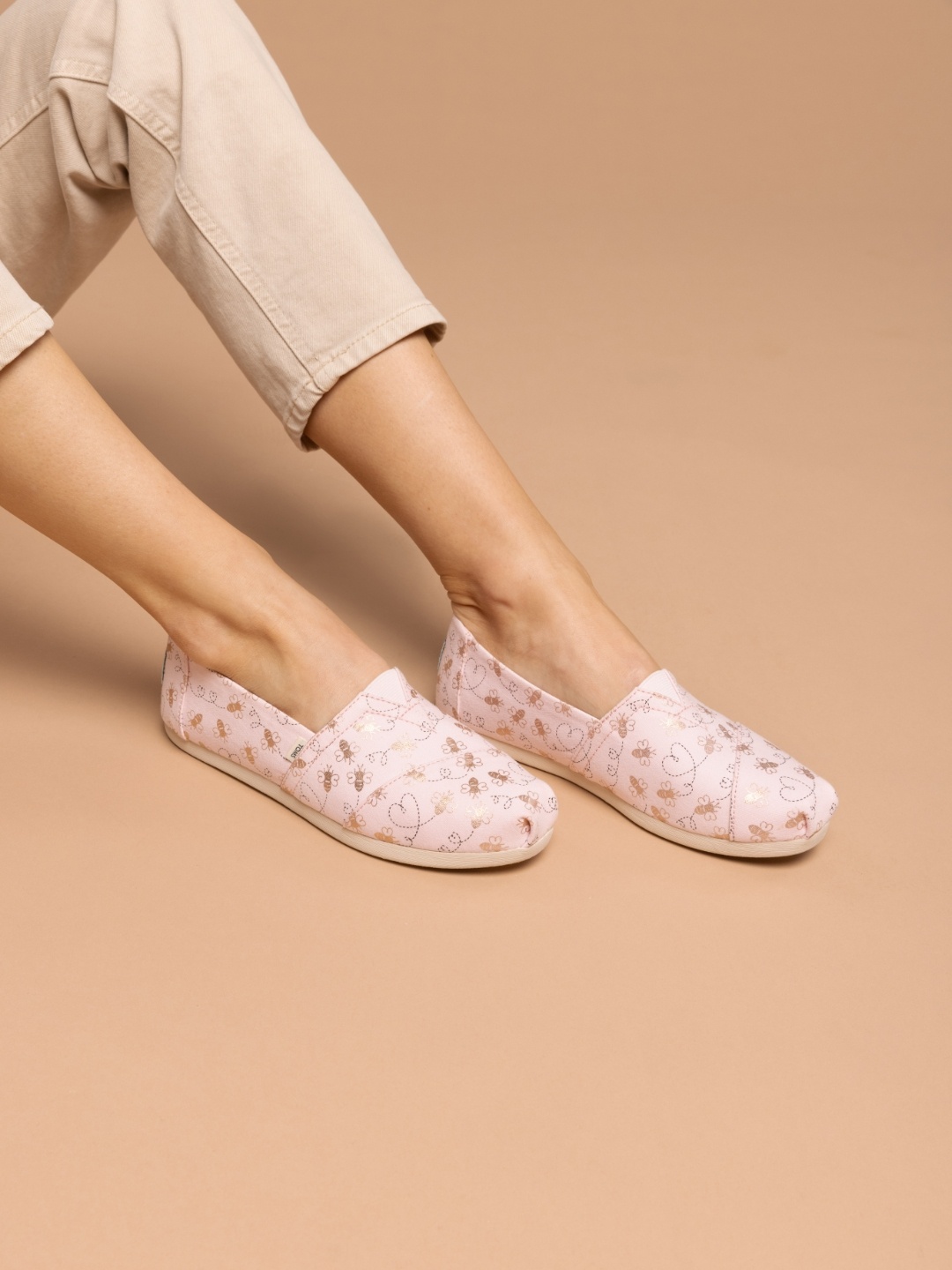 

TOMS Women Foil Bee Print Alpargata Slip-on Sneakers, Pink
