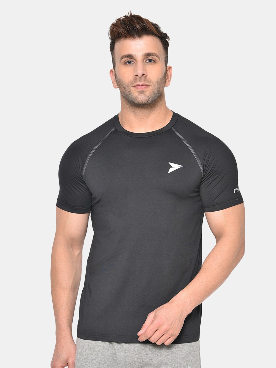 

FITINC Men Black Drop-Shoulder Sleeves Dri-FIT Applique Slim Fit Training or Gym T-shirt