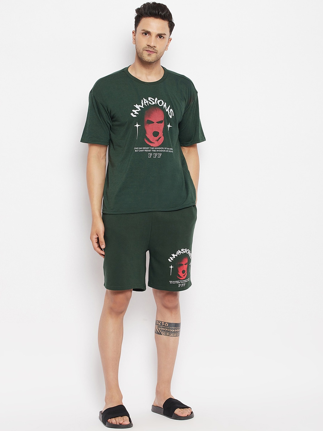 

FUGAZEE Men Green Printed Pure Cotton T-shirt with Shorts