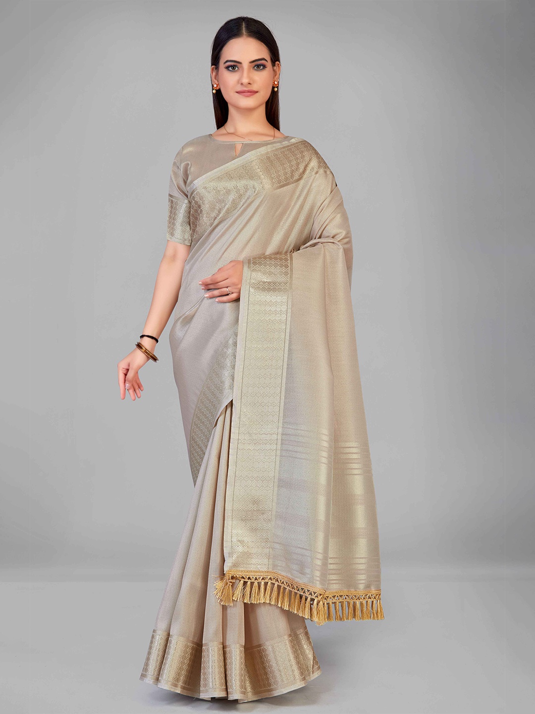 

MANOHARI Grey & Gold-Toned Zari Silk Blend Saree