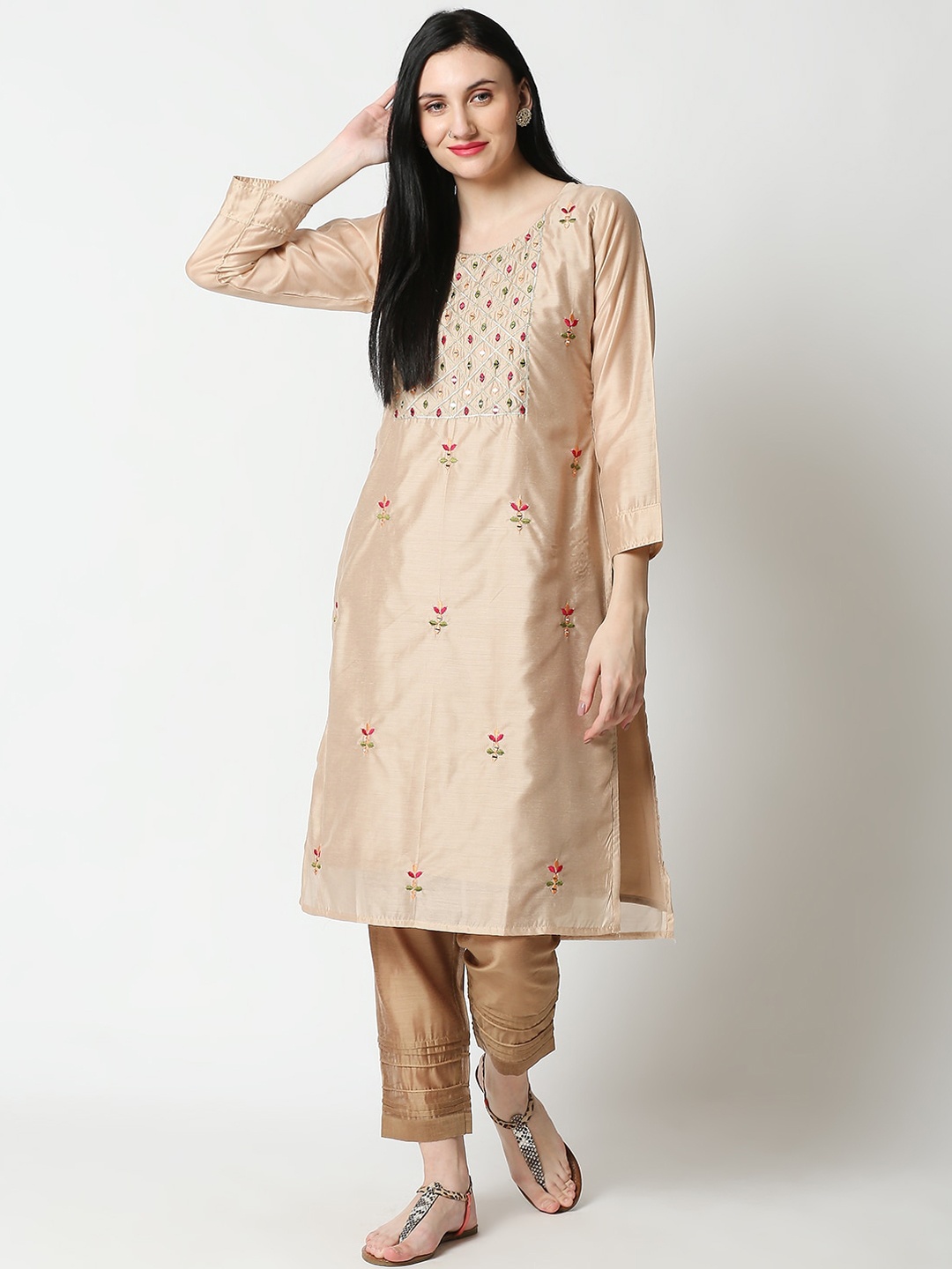 

Aanyor Women Tan Floral Embroidered Grandeur & Majestic Artwork Chanderi Silk Kurta