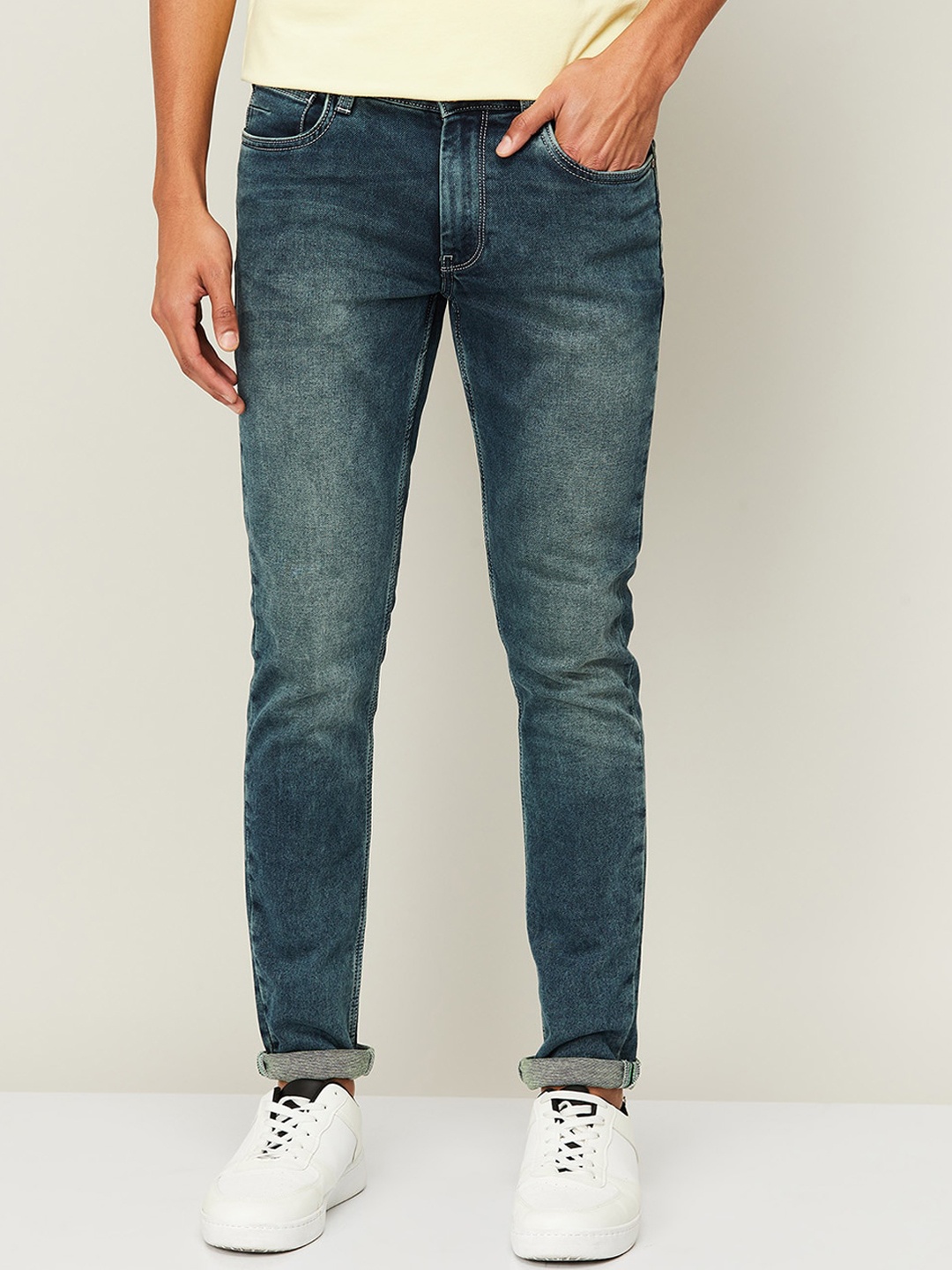 

Bossini Men Blue Skinny Fit Low Distress Heavy Fade Jeans