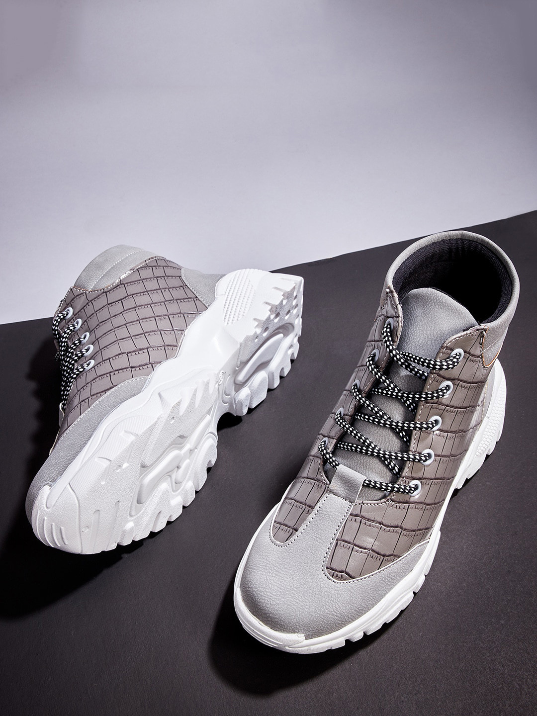 

TRASE Women Grey Textured Fashion