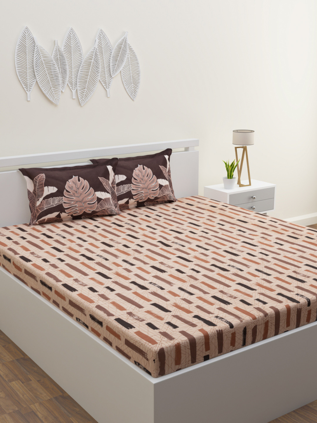 

ROMEE Peach & Purple Geometric 160 TC King Bedsheet with 2 Pillow Covers
