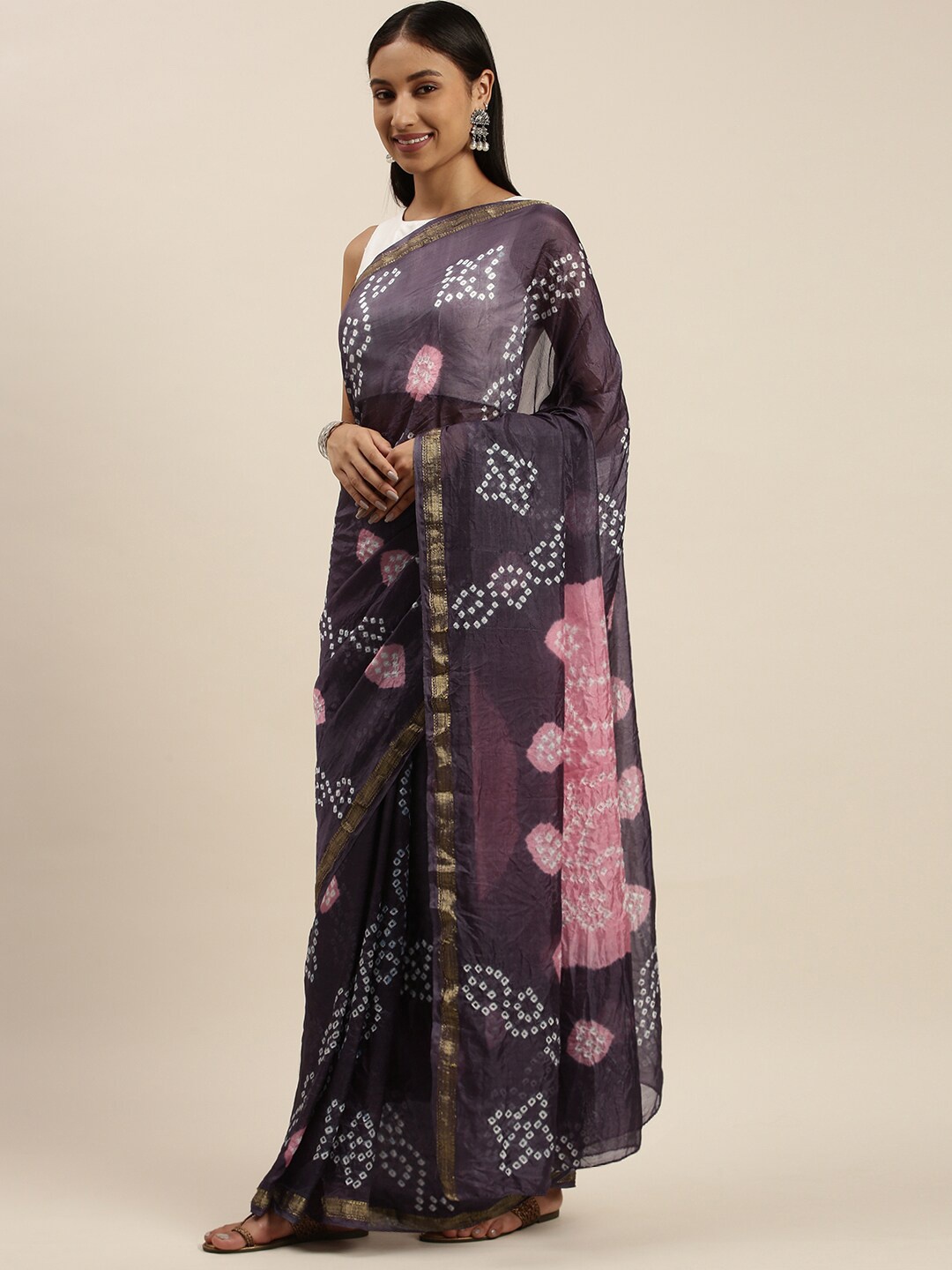 

Geroo Jaipur Grey & Pink Bandhani Art Silk Bandhani Saree