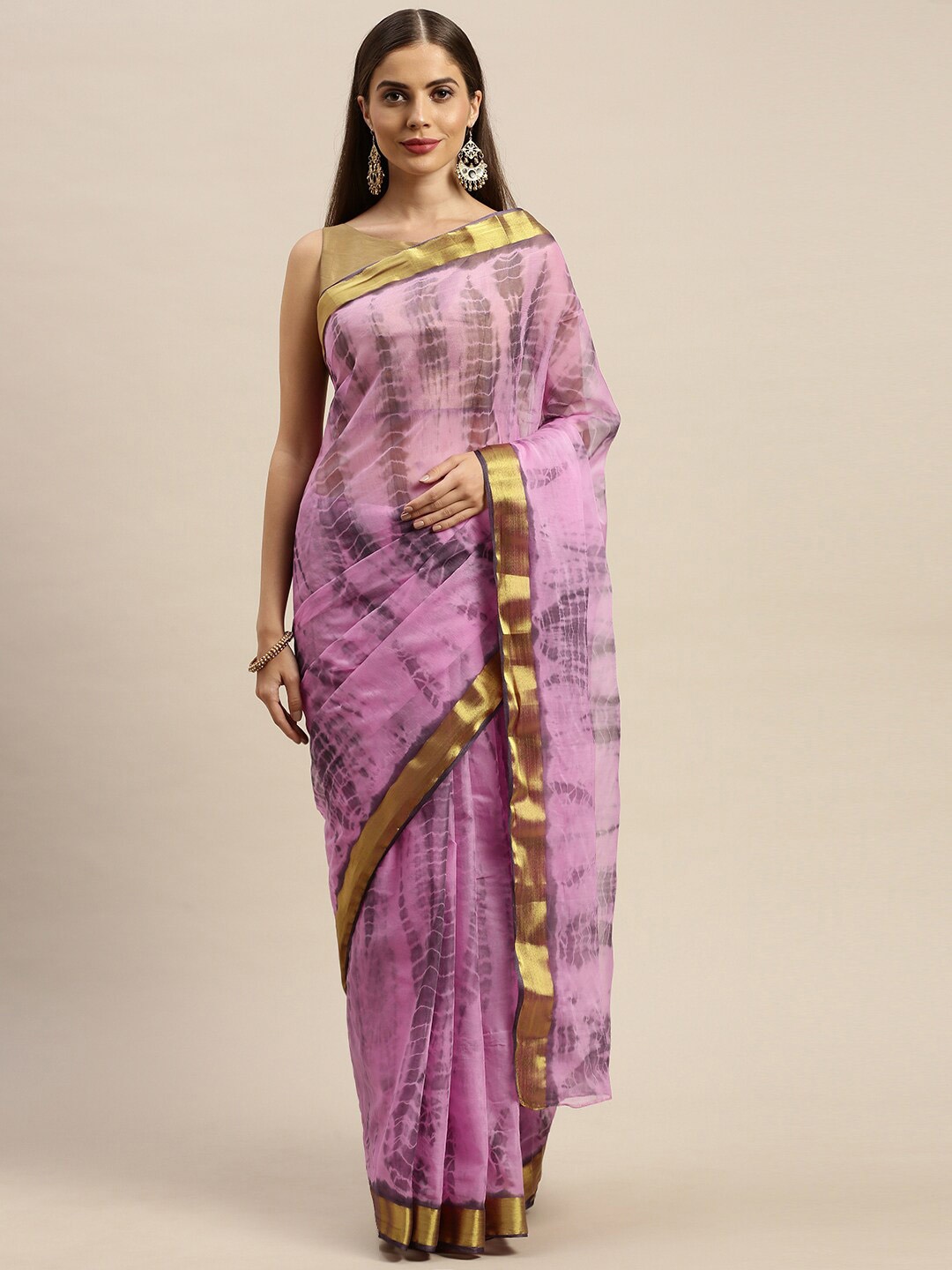 

Geroo Jaipur Pink & Gold-Toned Tie and Dye Saree