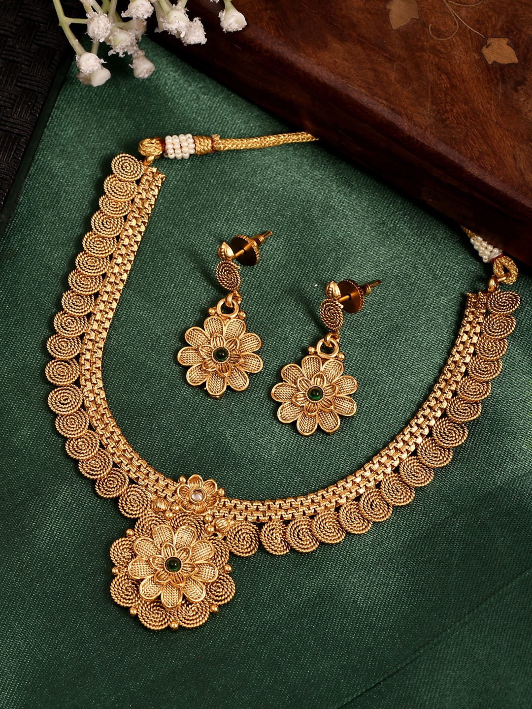 

AQUASTREET JEWELS Gold Plated Necklace Jewelry Set with Green stone