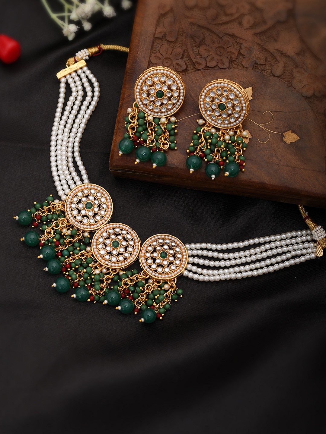 

AQUASTREET JEWELS Gold-Plated & Green Kundan Studded & Pearl Beaded Jewellery Set
