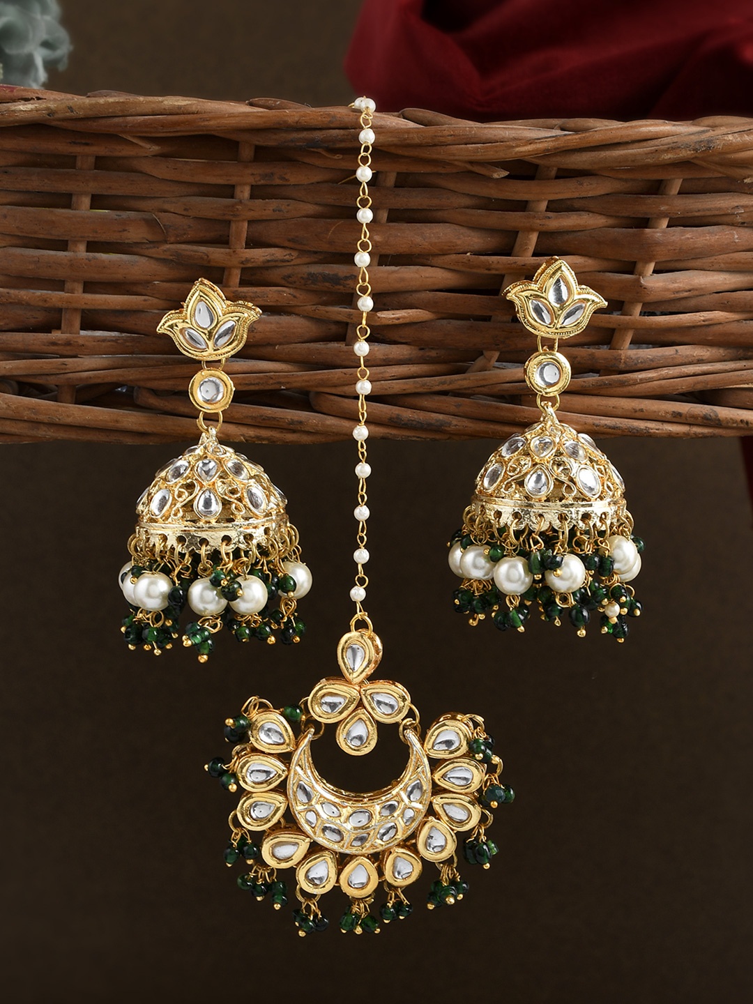

AQUASTREET JEWELS Gold Plated Kundan Studded Jhumka Earrings & Maangtikka Set