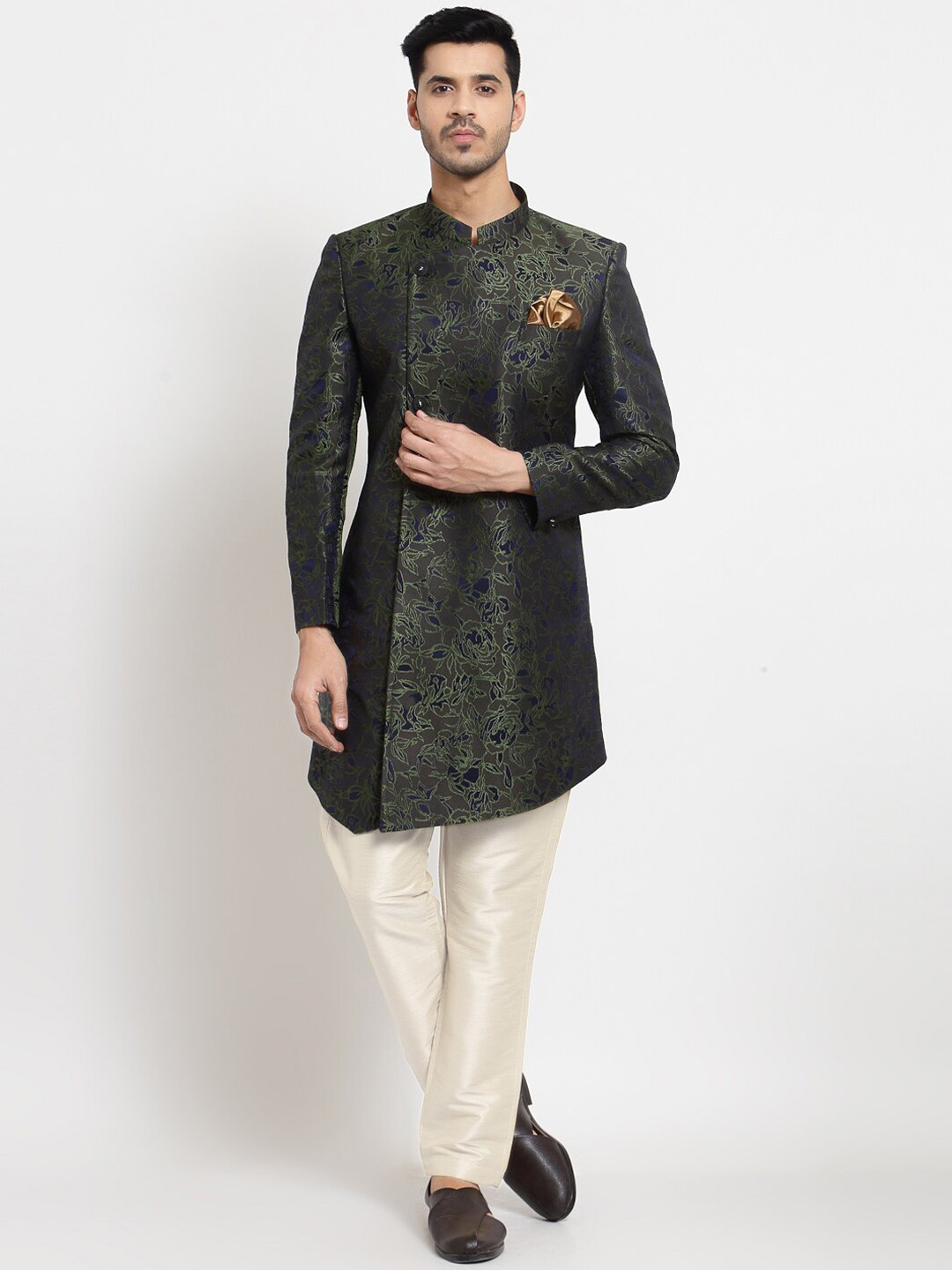 

KLOTTHE Men Green & Off-White Floral Printed Sherwani Set