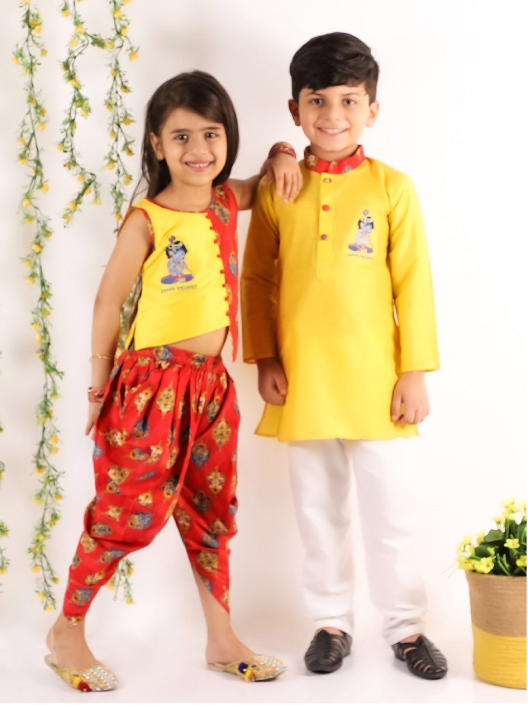 

KID1 Girls Yellow Floral Embroidered Pure Cotton Top with Dhoti Pants