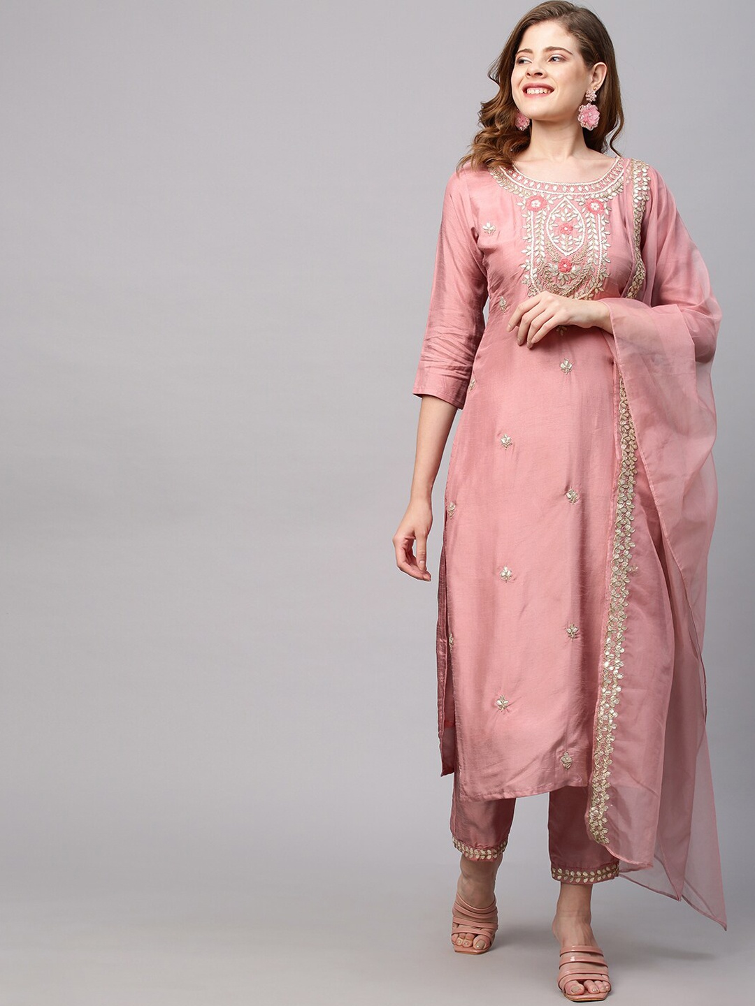 

FASHOR Women Pink Ethnic Motifs Embroidered Panelled Sequinned Chanderi Silk Kurta with Trousers & With