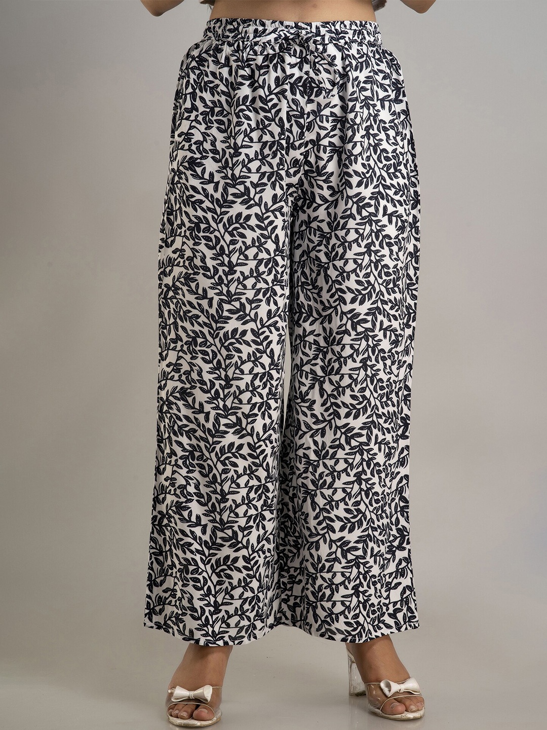 

DORIYA Women White & Black Floral Printed Knitted Palazzos