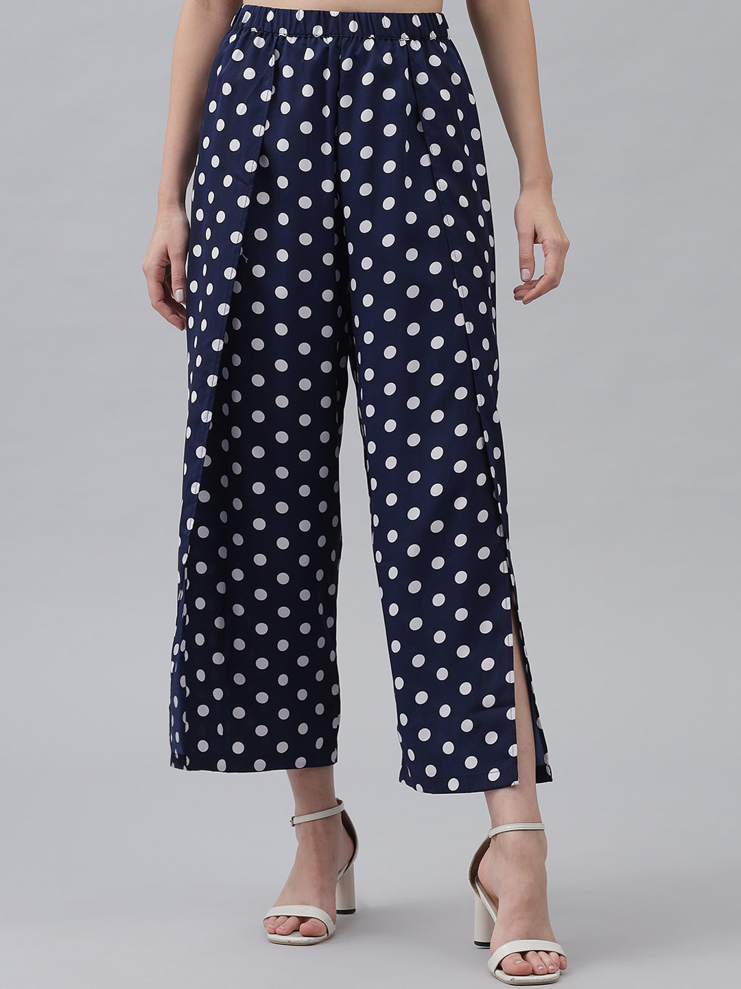 

emeros Women Navy Blue Printed Relaxed Flared High-Rise Easy Wash Pleated Trousers