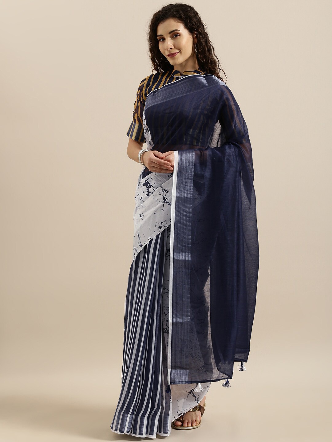 

SHAVYA Black & White Leheriya Zari Pure Linen Saree