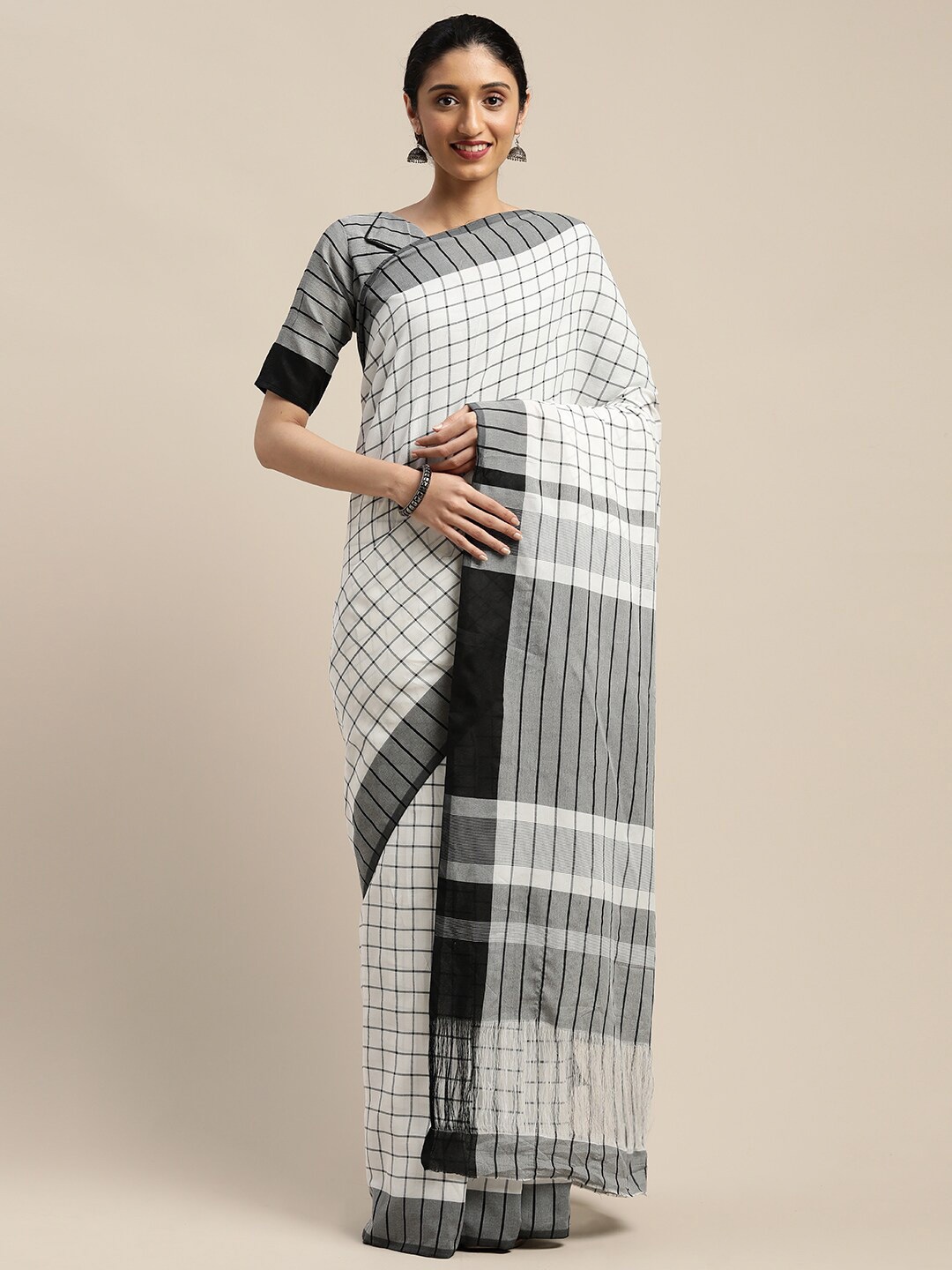 

SHAVYA Off White & Black Checked Saree