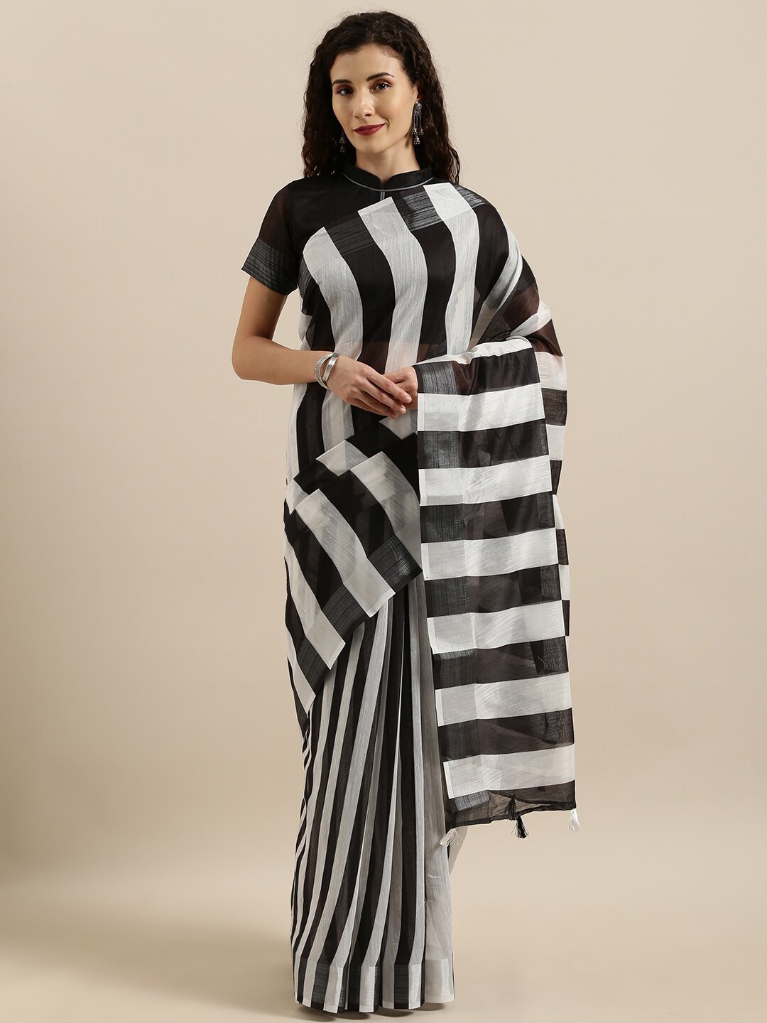 

SHAVYA Black & White Leheriya Zari Pure Linen Saree