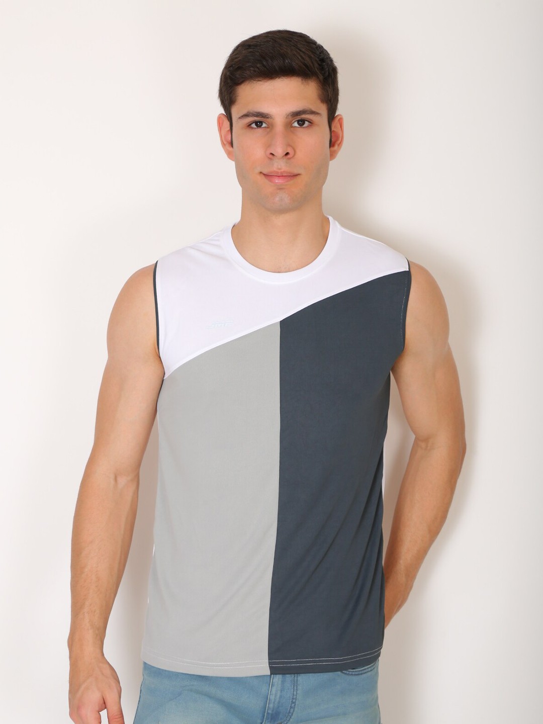 

JMP Men Grey & White Colourblocked T-shirt