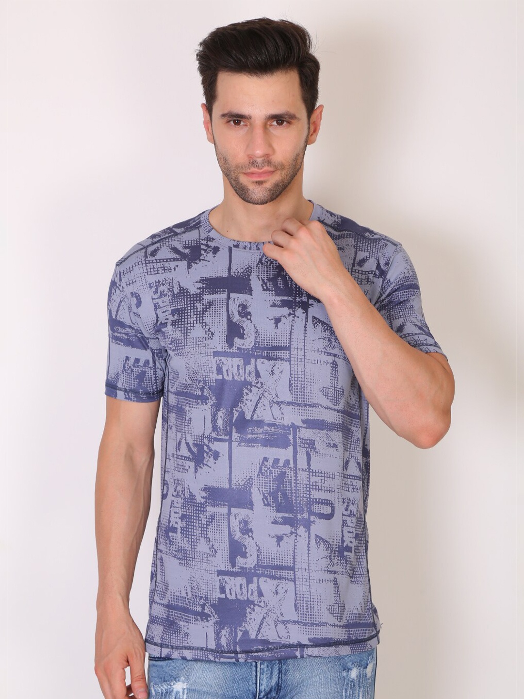 

JMP Men Blue & purple plumeria Printed Slim Fit T-shirt