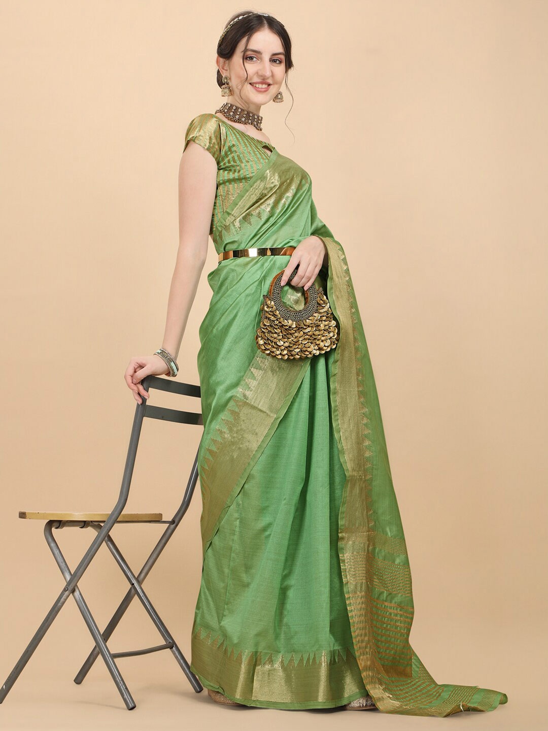 

KALINI Green & Gold-Toned Woven Design Zari Silk Blend Banarasi Saree